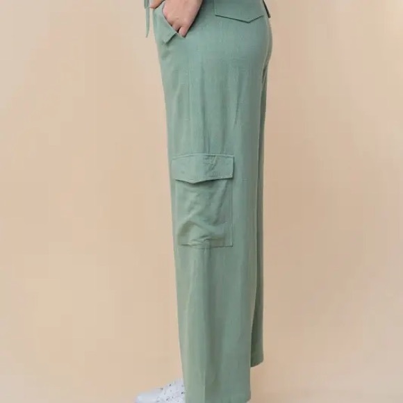 1013. High Waisted Woven Wide-Leg Cargo Pants - Picture 5 of 5